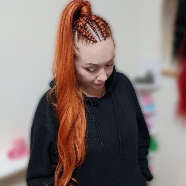 AFRO-ASTES UN FRIZŪRAS AR BREIDIEM